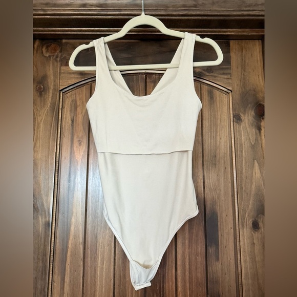 Rae Mode Beige Scoop Neck Bodysuit – Sleeveless Stretch Fit with Snap Closure - Picture 6 of 9